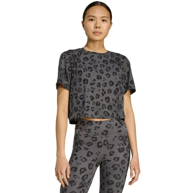 adidas Workout Essentials női póló – szürke, párducmintás - Ayuna Ritual
